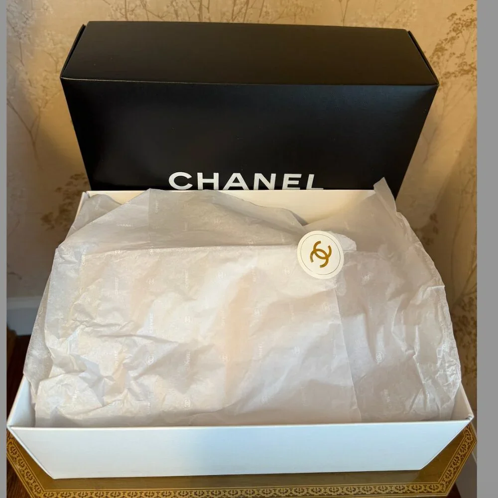 Authentic Chanel bag Box with Tissue Paper, Ribbon - Picture 4 of 13